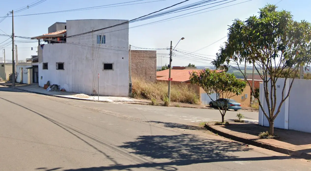 Após acidente, veículo capota, deixa feridos e motorista foge, em Limeira