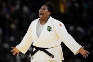 Bia-Souza-conquista-1o-ouro-do-Brasil-nas-Olimpiadas-em-Paris