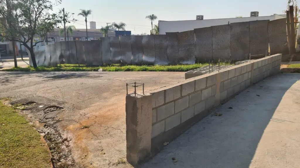 Furto de blocos de concreto e construção em rua termina na polícia 1