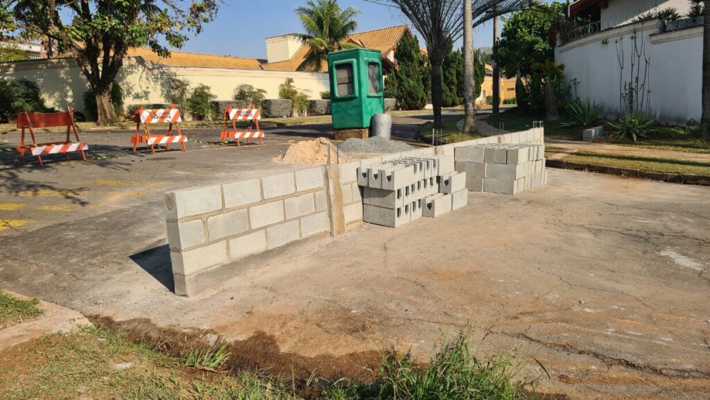 Furto de blocos de concreto e construção em rua termina na polícia 2