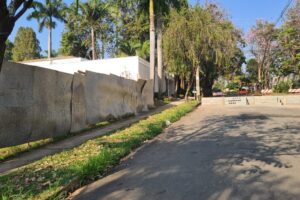 Furto de blocos de concreto e construção em rua termina na polícia