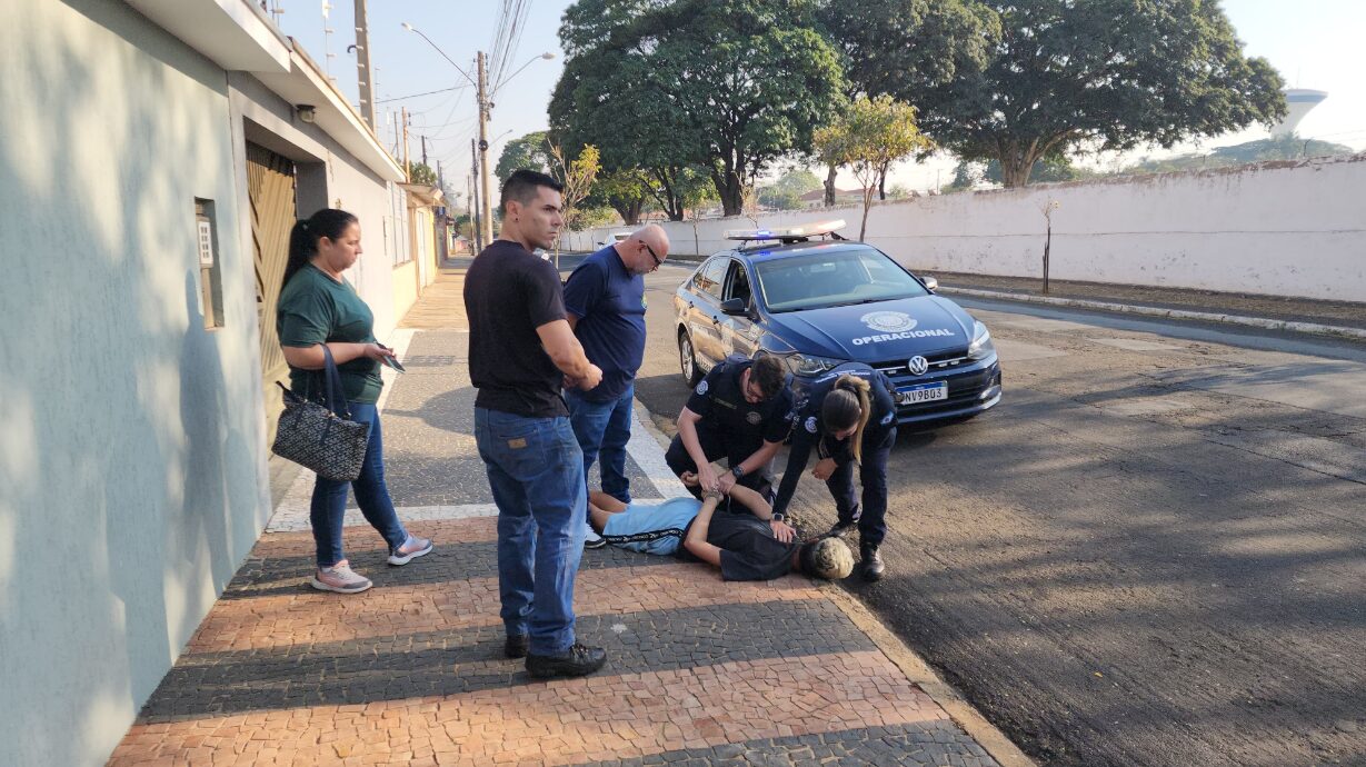 Jovem é preso por furto de carteira no Jardim Santa Cecília