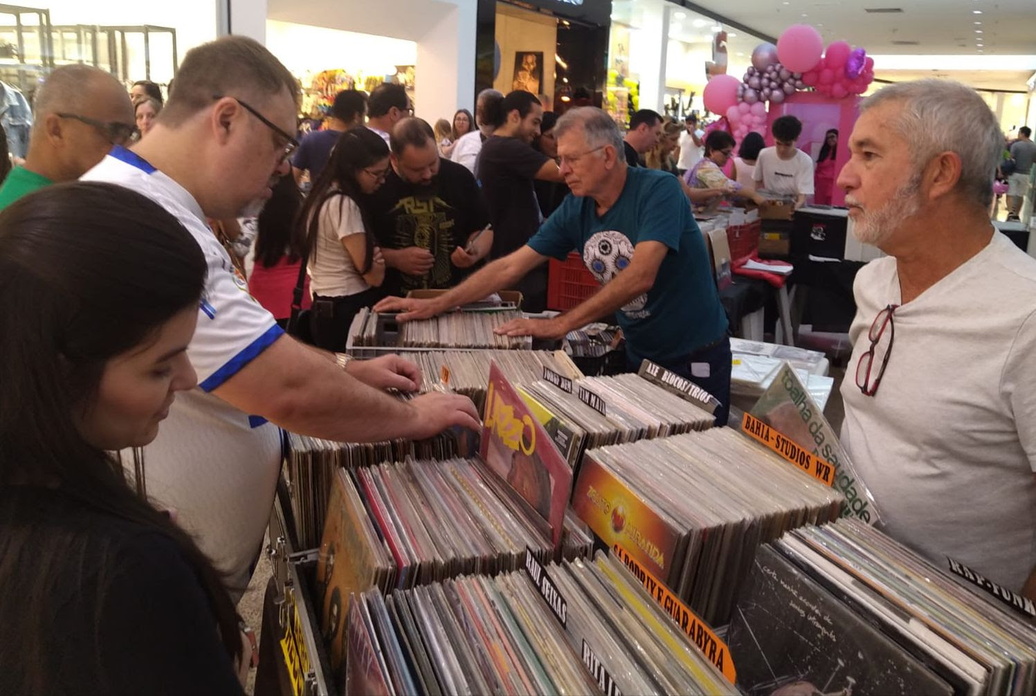 Pátio Limeira Shopping sedia Feira de Discos