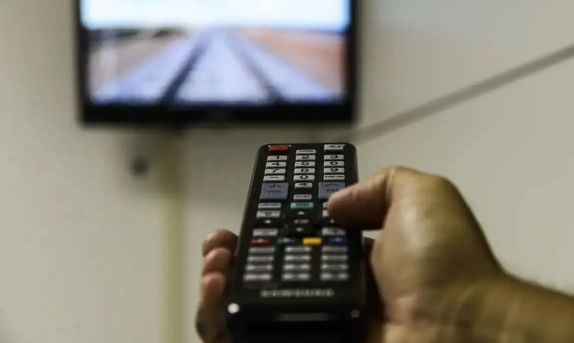 Presenca-de-TV-diminui-e-421-dos-lares-com-o-aparelho-tem-streaming
