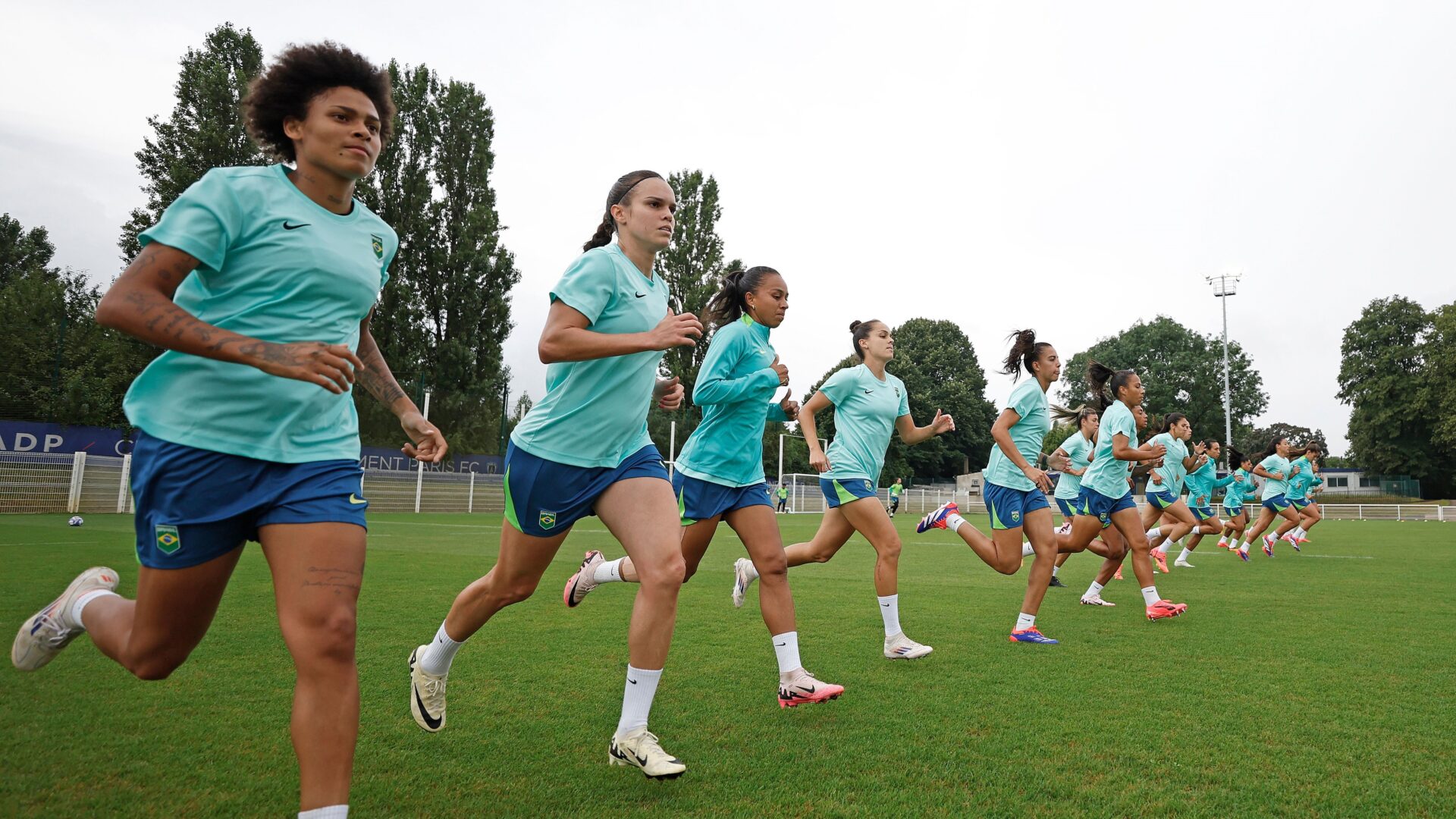 Seleção Brasileira enfrenta a França na busca de uma vaga na semifinal