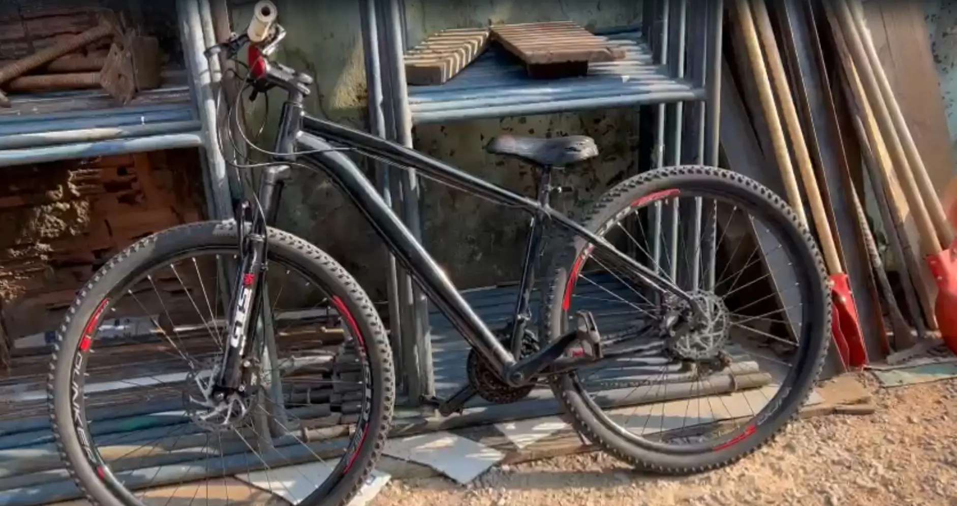 Adolescente fica ferido após acidente com bicicleta na Vila Camargo