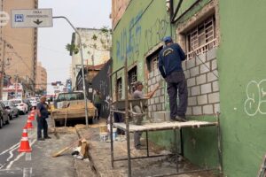 Após interdição, prédio tem janelas bloqueadas no Centro de Limeira