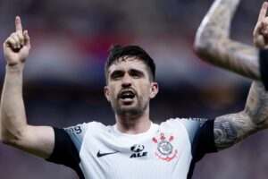 Corinthians vence Fortaleza na Sul-Americana e abre vantagem