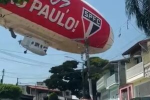 Dirigível com símbolo do São Paulo cai em Osasco; pessoa fica ferida