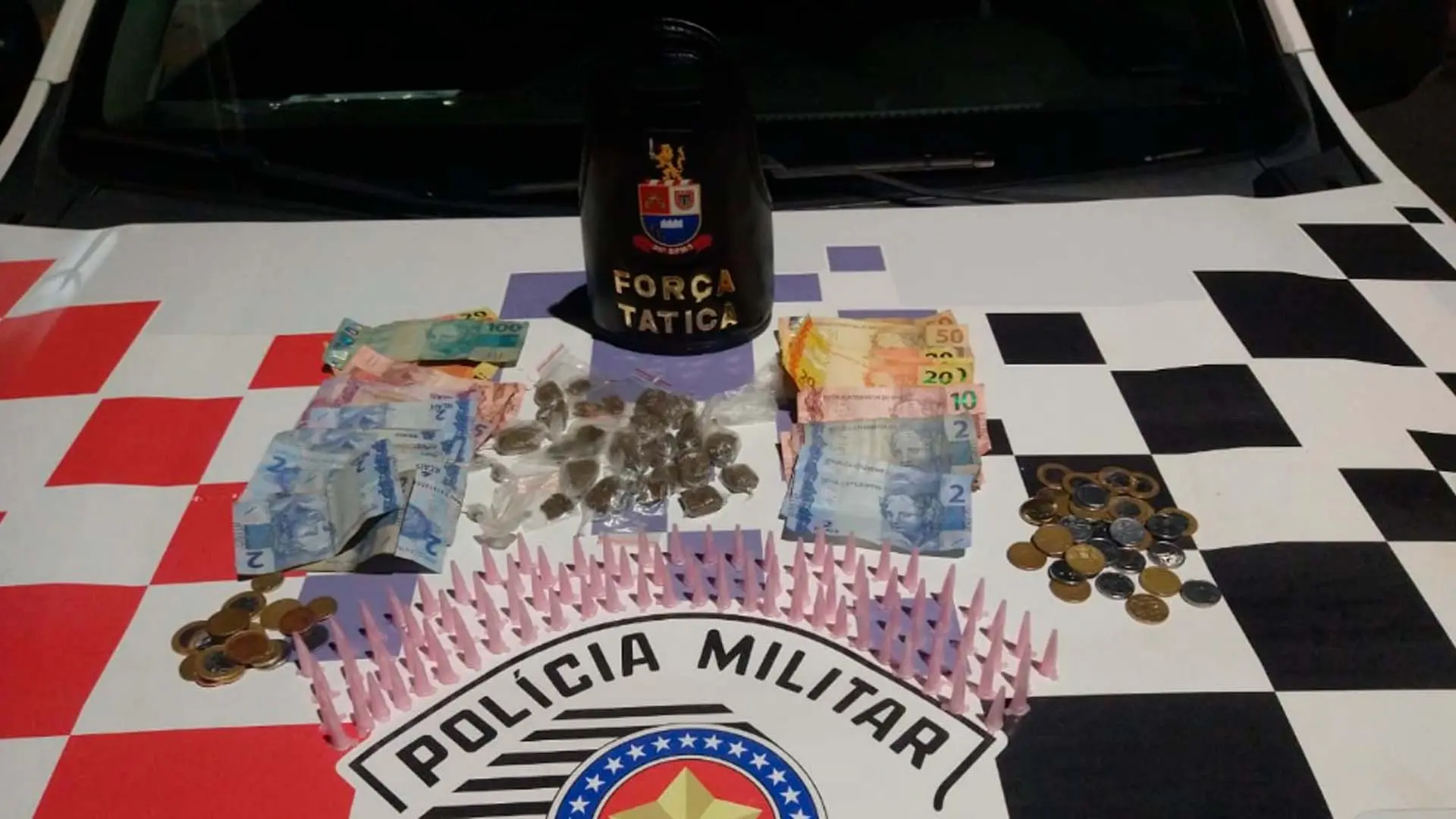 Dois são presos traficando drogas no Cavinato, em Limeira