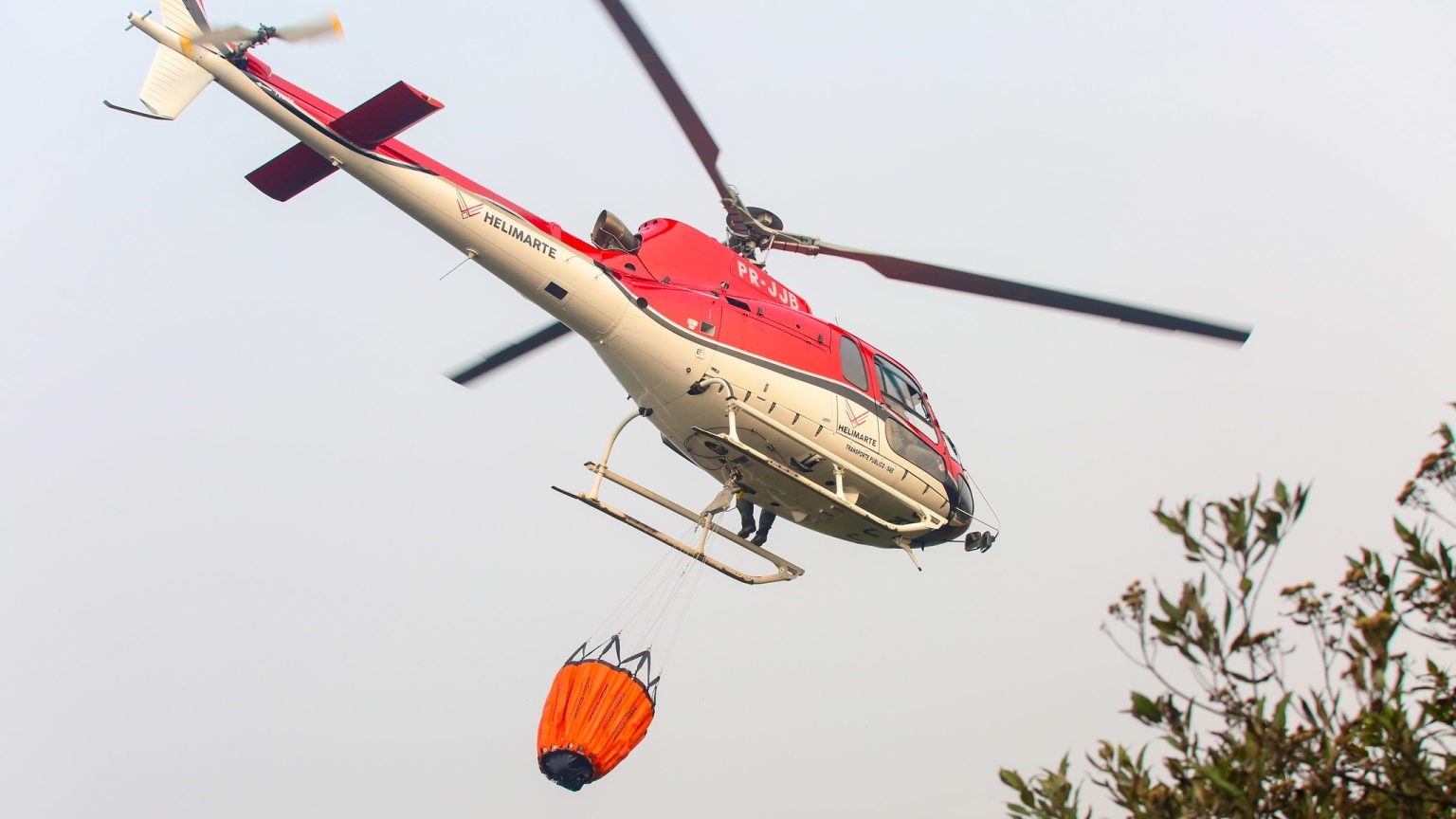 Governo de SP tem maior operação aérea da história no combate aos incêndios