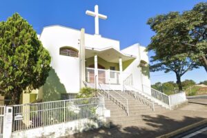 Idosa tem o celular furtado dentro de igreja no Parque Hipólito, em Limeira