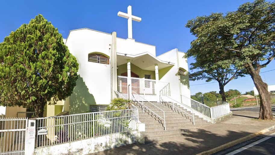 Idosa tem o celular furtado dentro de igreja no Parque Hipólito, em Limeira