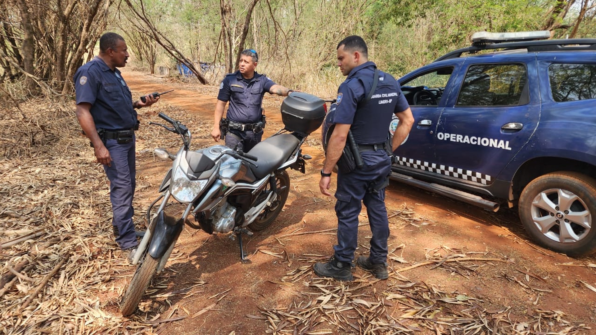 GCM localiza moto furtada em canavial próximo à Rodovia Bandeirantes, em Limeira