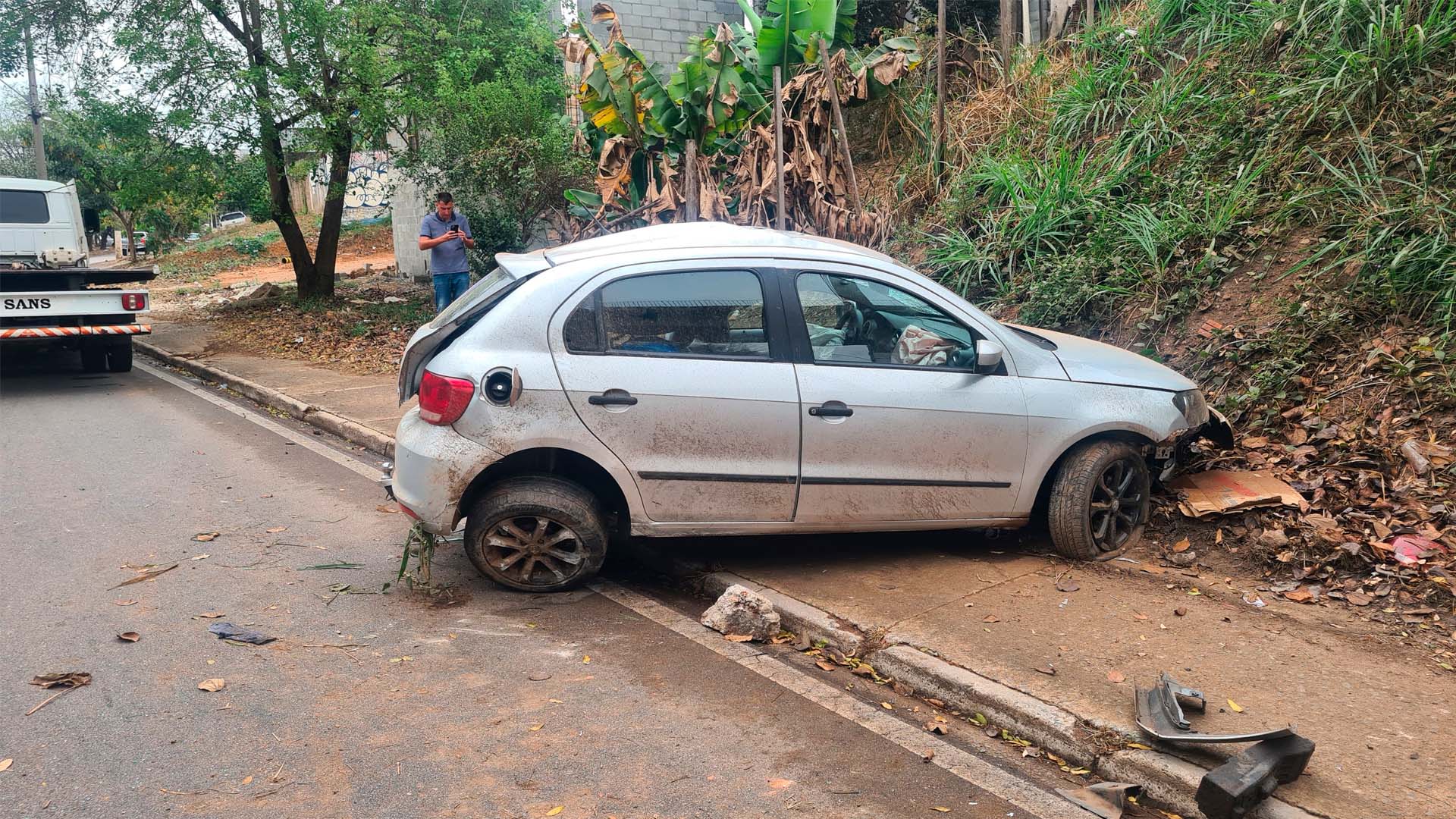 Jovem fica ferido após acidente na Marginal Tatu, em Limeira