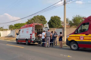 Jovens de 21 e 19 anos caem de moto e são socorridos em Limeira