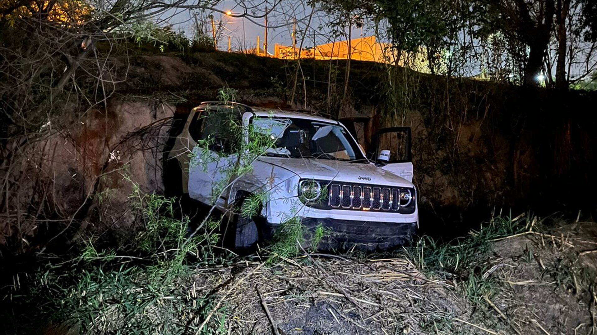 Ladrão rouba Jeep e consegue escapar da polícia no Jardim Rossi, em Limeira