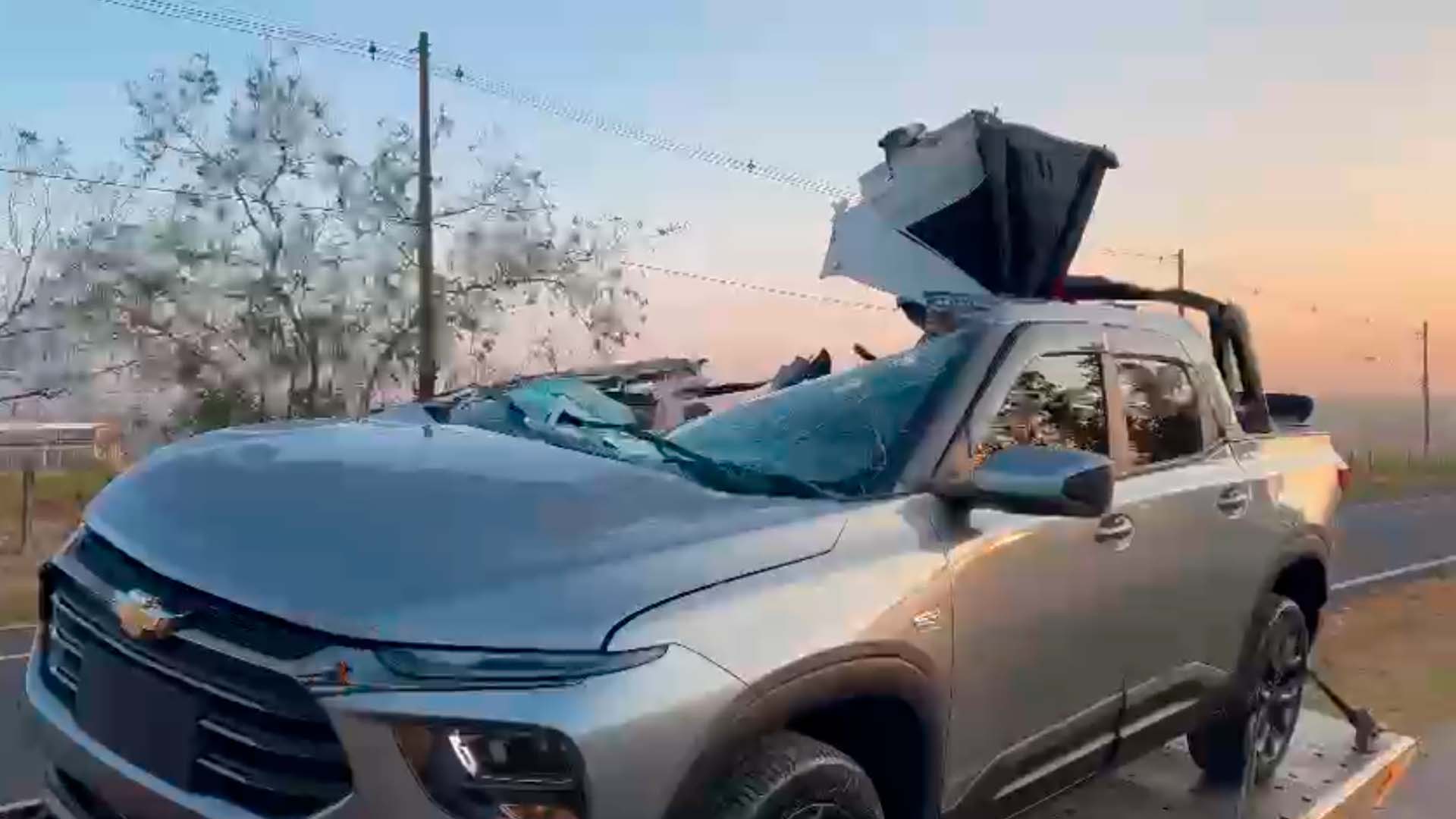 Montana atinge traseira de caminhão na Limeira-Mogi Mirim