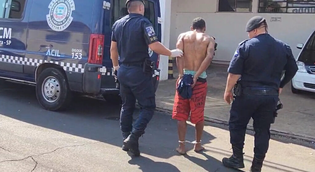 Morador de rua rouba família e causa acidente (2)