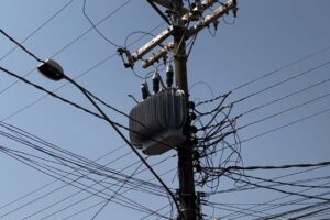 Moradores reclamam de falta de energia constante no Jardim Glória, em Limeira