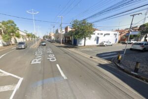 Motociclista fica ferido em acidente entre carro e moto no Centro de Limeira