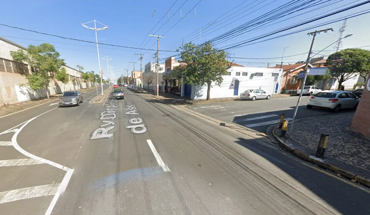 Motociclista fica ferido em acidente entre carro e moto no Centro de Limeira