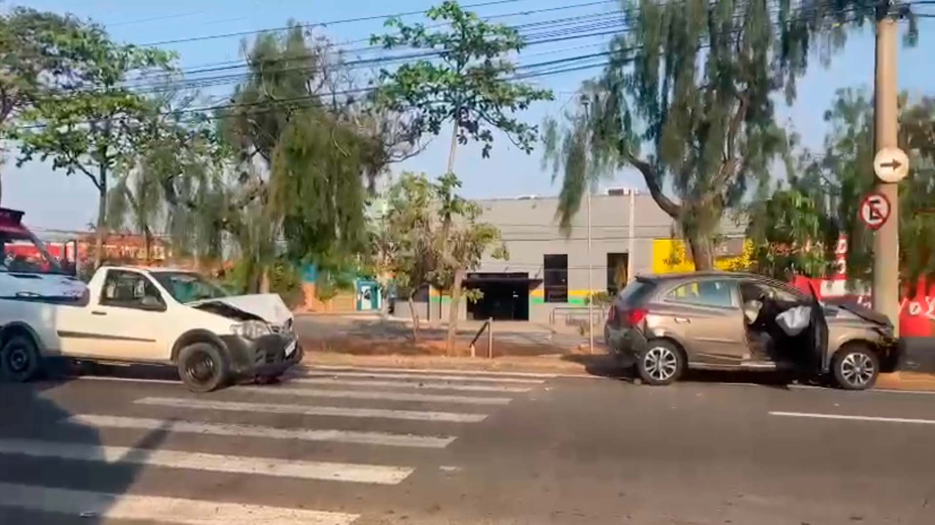 Mulher fica ferida em acidente na Av. Lauro Corrêa, em Limeira 