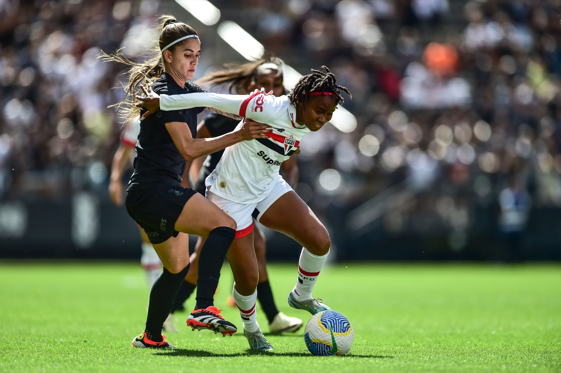 São Paulo e Corinthians iniciam decisão do Brasileirão Neoenergia neste domingo