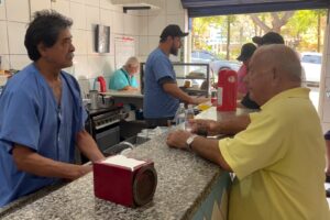 Tradicional Bar do Fernando encerra as atividades após 52 anos, em Limeira