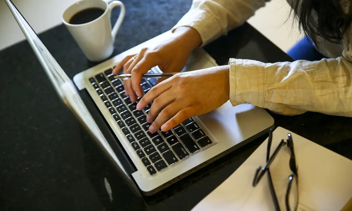 setembro amarelo computador internet suicidio