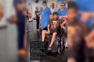 Cantor Xandi Fernandes recebe alta e deixa hospital 