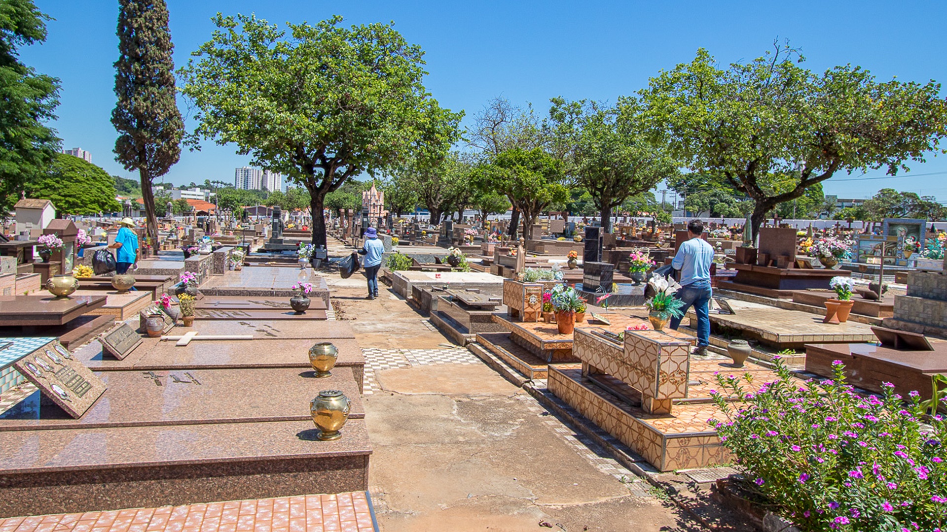 Cemitérios de Limeira devem receber 19 mil visitantes no feriado