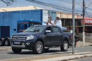 Fieis realizam carreata pela cidade em louvor à Nossa Senhora Aparecida