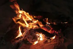 Idoso morre após explosão enquanto queimava papéis em Iracemápolis