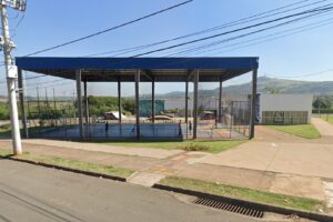 Menor é apreendido quebrando base de poste no CEU Geada, em Limeira