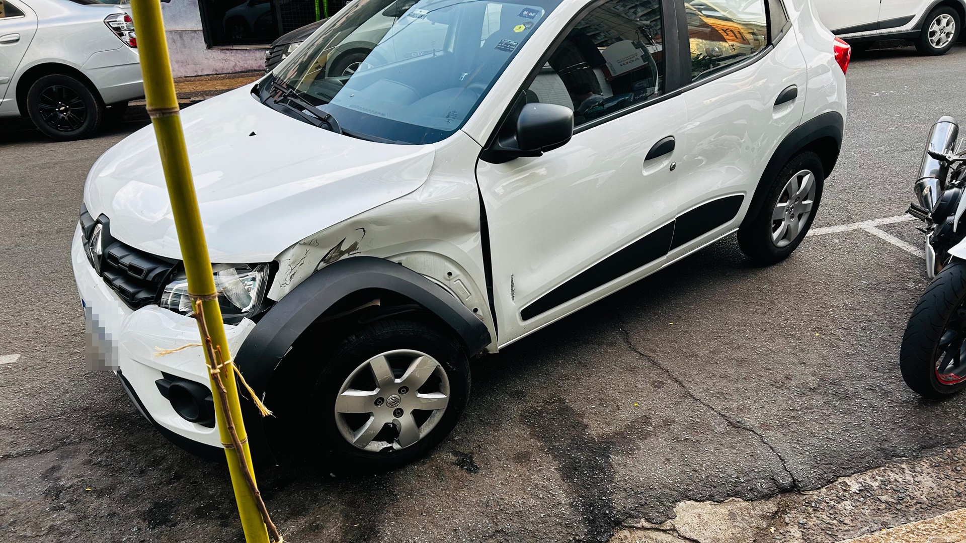 Motociclista fica ferido ao atingir veículo que saía de vaga no Centro de Limeira