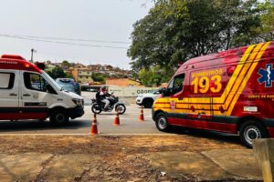 Mototaxista e garupa ficam feridos em acidente na Marginal Tatu, em Limeira