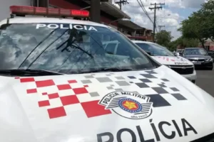 Mulher tem carro roubado enquanto aguardava filho em Limeira