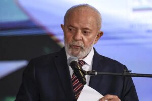 Lula cancela ida ao Brics na Rússia após sofrer acidente doméstico