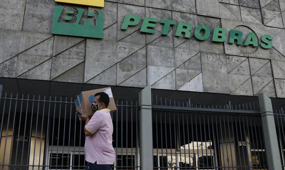 Petrobras e Vale firmam acordo para uso de diesel renovável