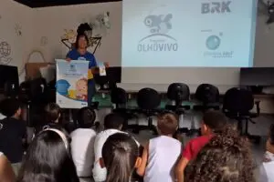 Programa Olho Vivo da BRK orienta alunos de Limeira sobre descarte de óleo usado