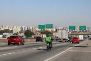 Três romeiros morrem atropelados na Dutra a caminho de Aparecida