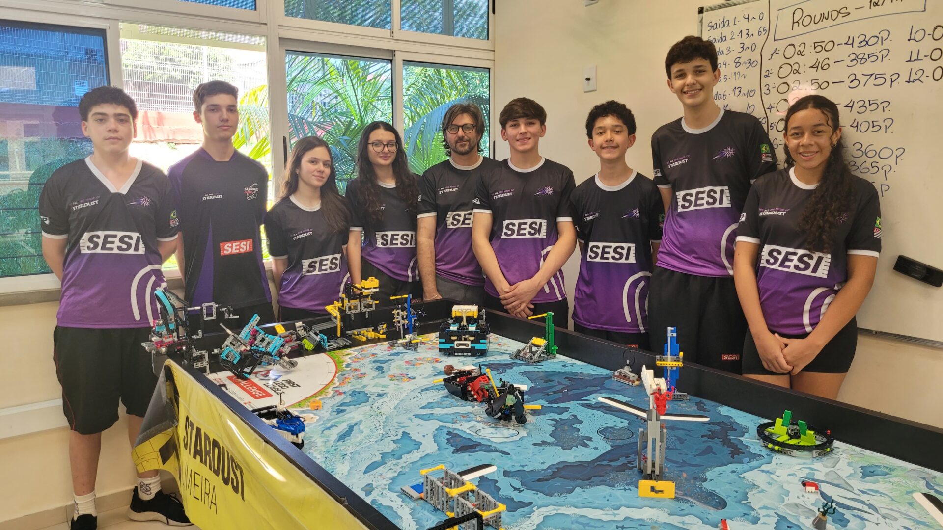 Alunos do Sesi 5 de Limeira se preparam para torneio de robótica 