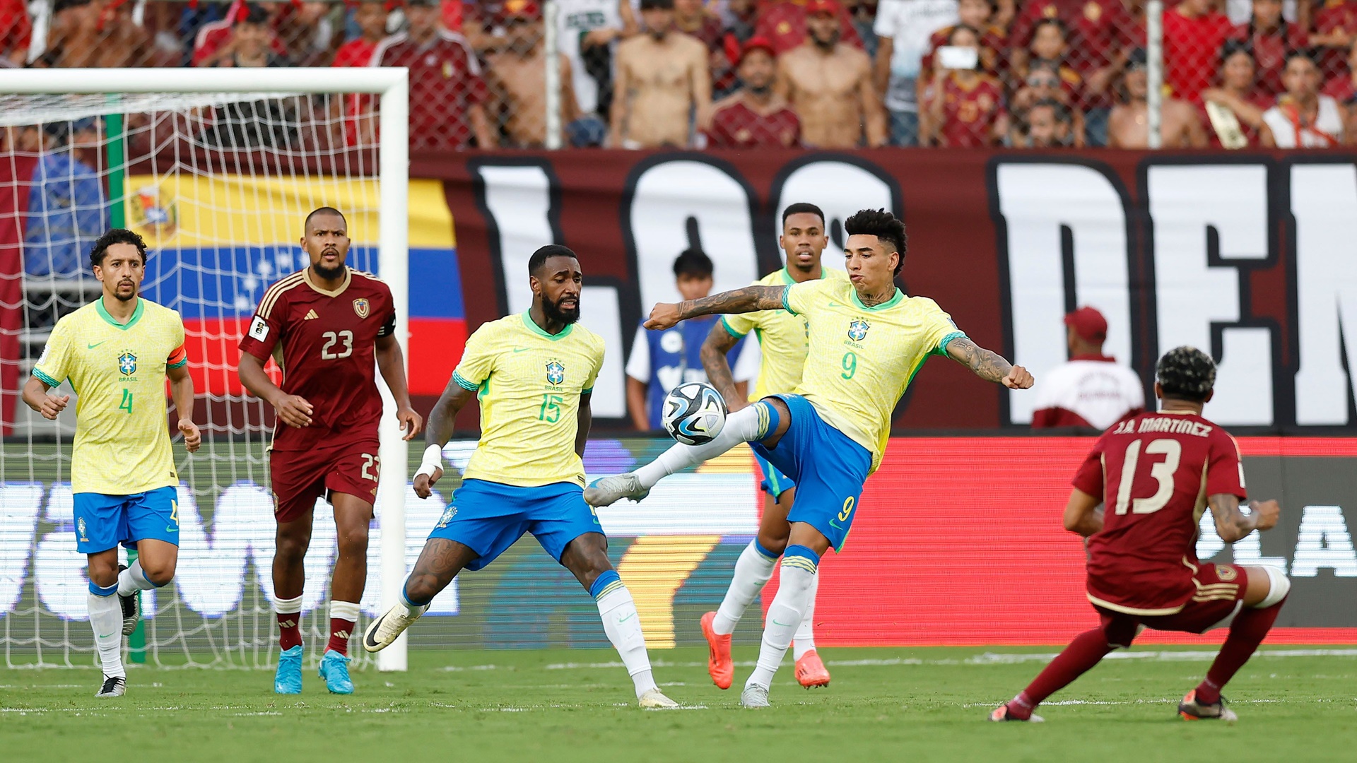 Brasil joga mal e não passa de empate com a Venezuela