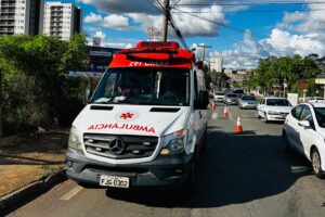 Colisão entre duas motos deixa mulher ferida na Av. Lauro Corrêa, em Limeira