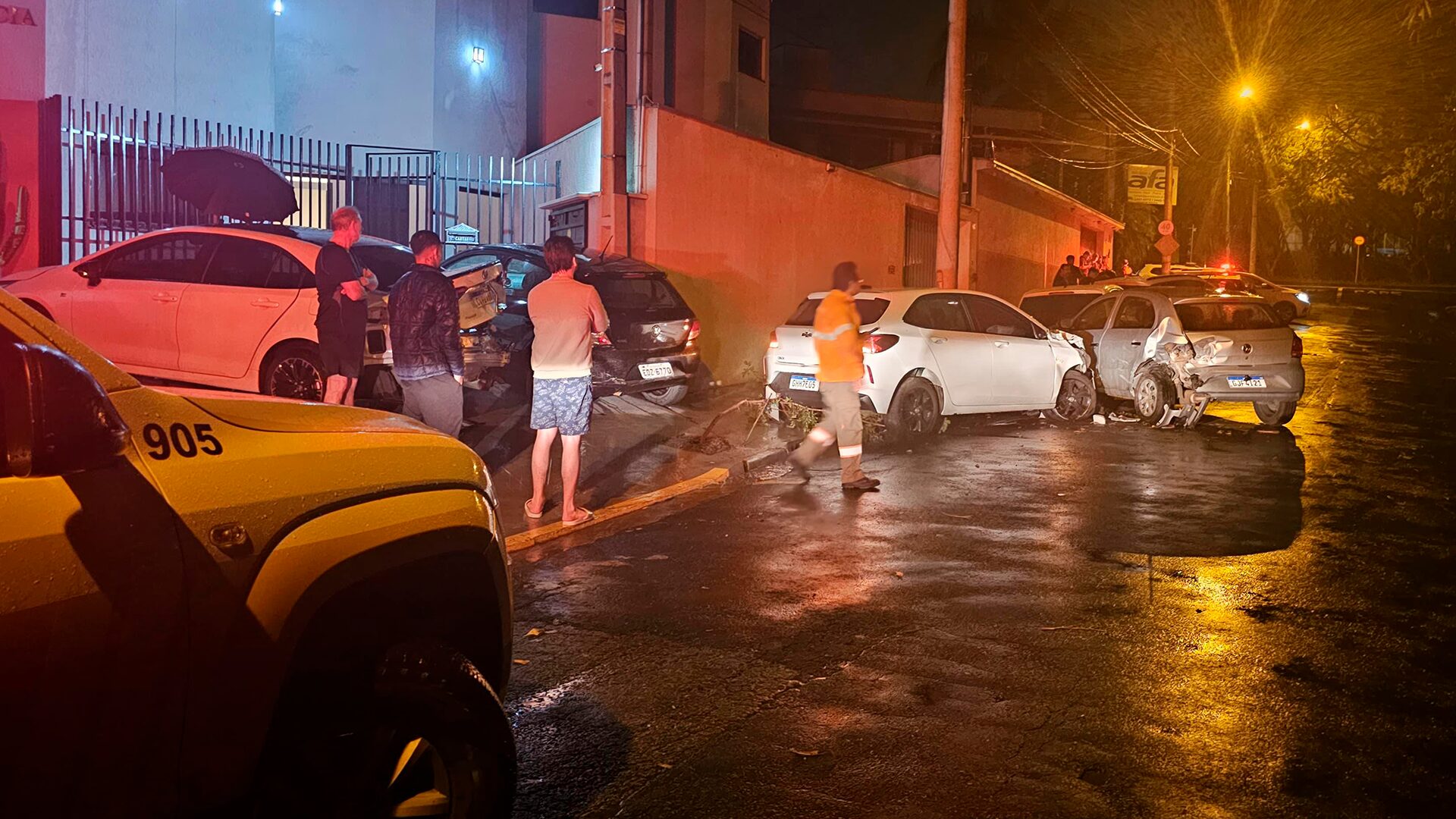 Com sinais de embriaguez, jovem colide contra 4 veículos em Limeira