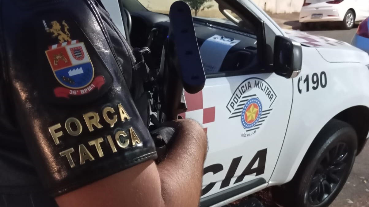 Dois são detidos com drogas e carro em situação de abandono no Jd. São Manoel