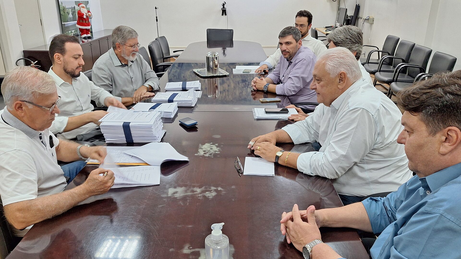 Equipes de transição de governo realizam reunião com entrega de documentos em Limeira