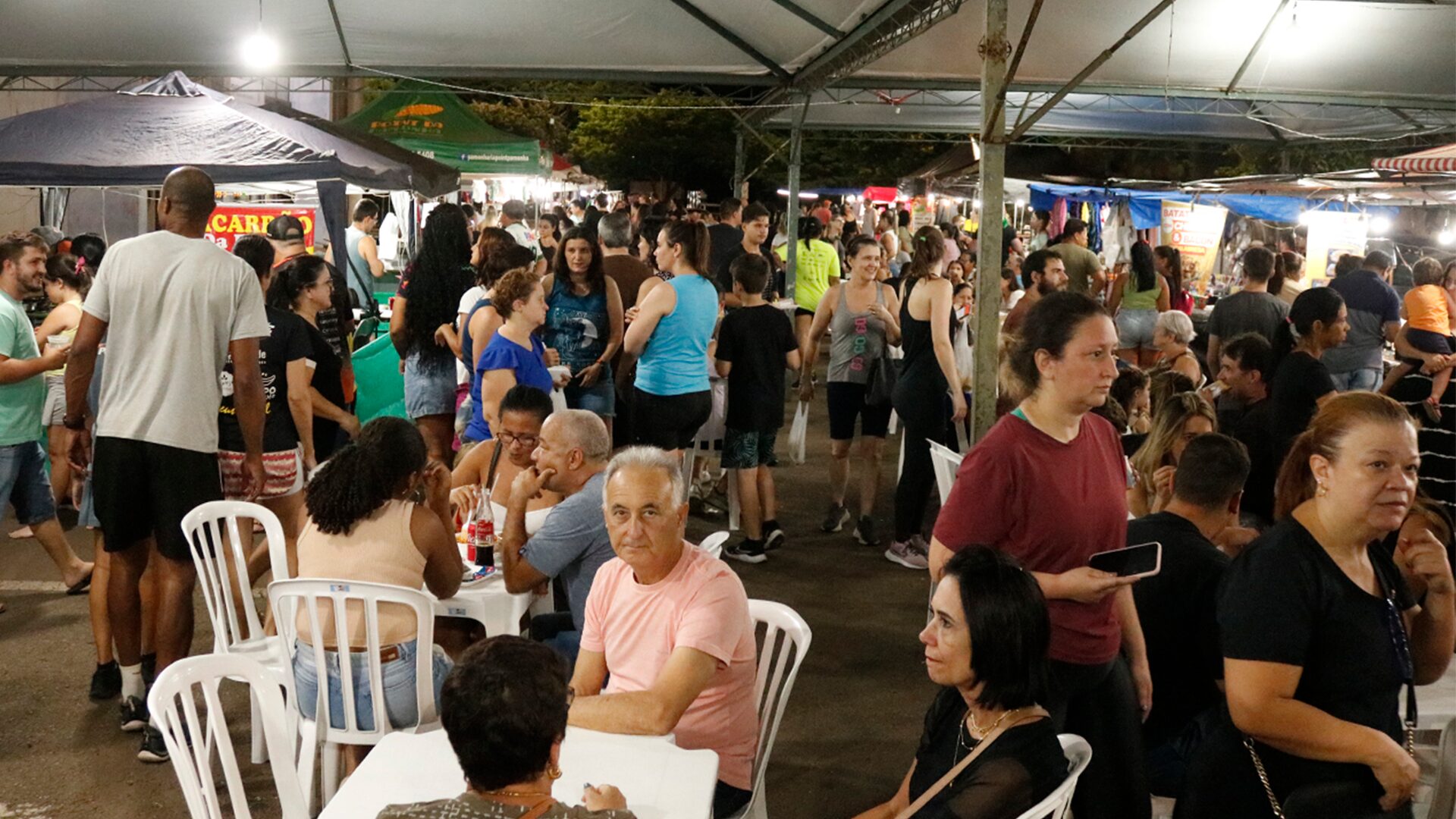 Feira Livre Noturna consolida sucesso entre público limeirense