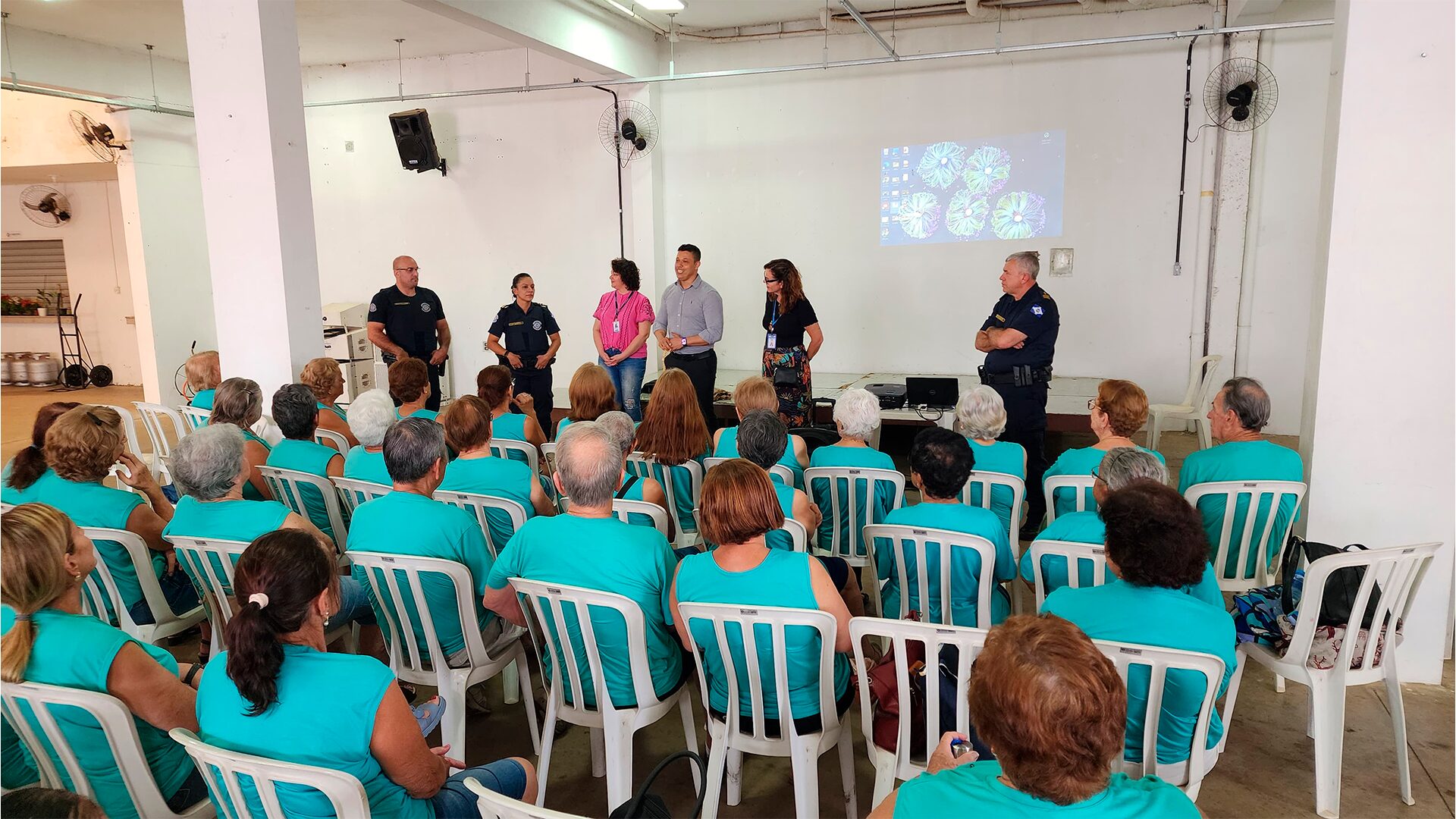 GCM de Limeira realiza palestra para idosos sobre crimes cibernéticos